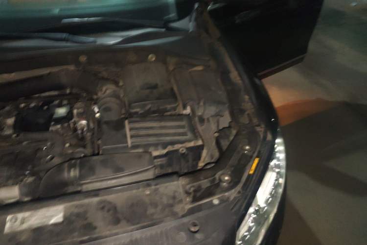 Used Volkswagen Passat 2013 1.8TSI DSG Prestige Edition Engine Bay Left