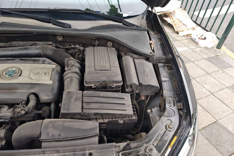 Used Volkswagen Passat 2013 1.8TSI DSG Ultimate Edition Engine Bay Left