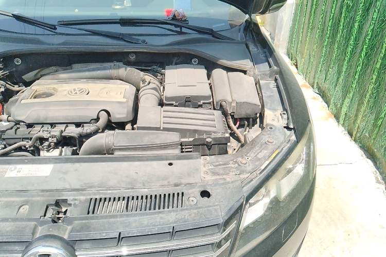 Used Volkswagen Passat 2013 1.8TSI DSG Prestige Edition Engine Bay Left