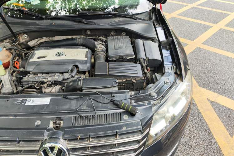 Used Volkswagen Passat 2013 1.8TSI DSG Prestige Edition Engine Bay Left