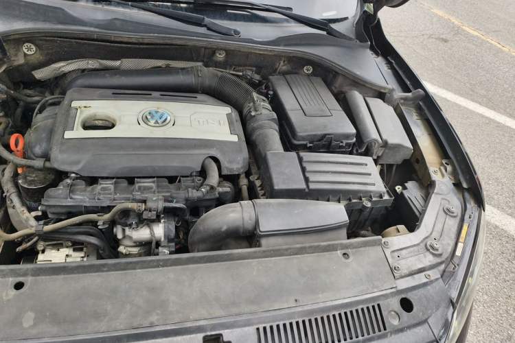 Used Volkswagen Passat 2013 1.8TSI DSG Prestige Edition Engine Bay Left
