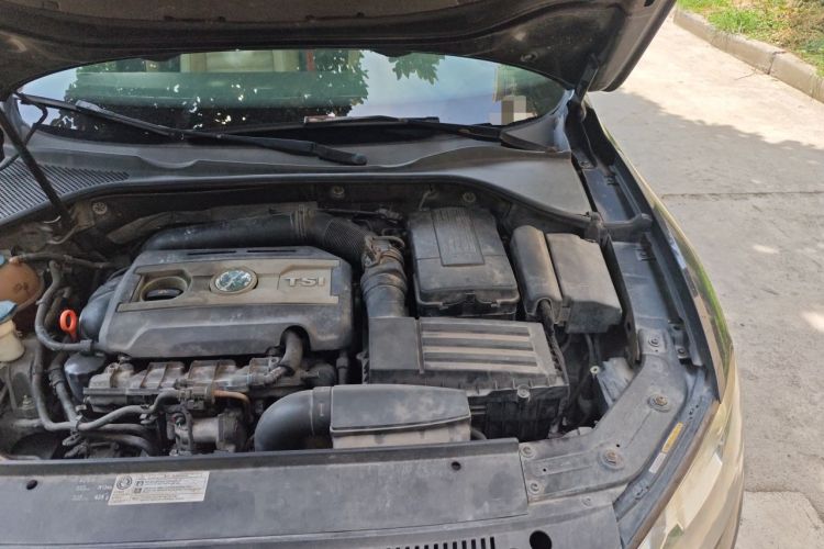 Used Volkswagen Passat 2013 1.8TSI DSG Prestige Edition Engine Bay Left