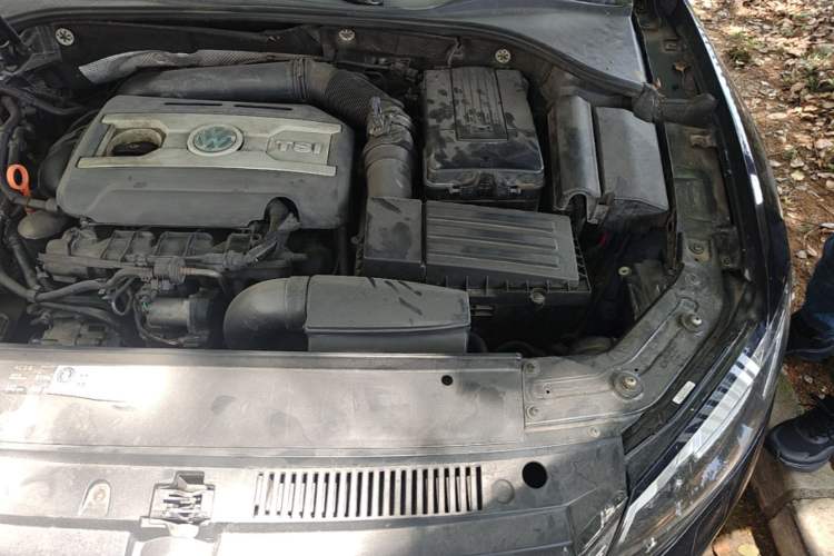 Used Volkswagen Passat 2013 1.8TSI DSG Prestige Edition Engine Bay Left
