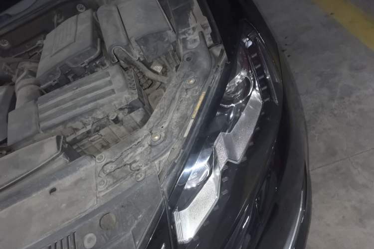 Used Volkswagen Passat 2013 1.8TSI DSG Prestige Edition Engine Bay Left
