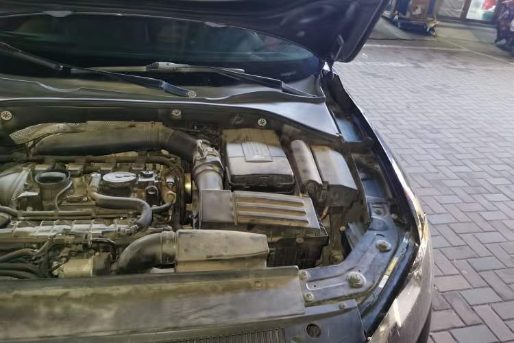 Used Volkswagen Passat 2013 1.8TSI DSG Prestige Edition Engine Bay Left
