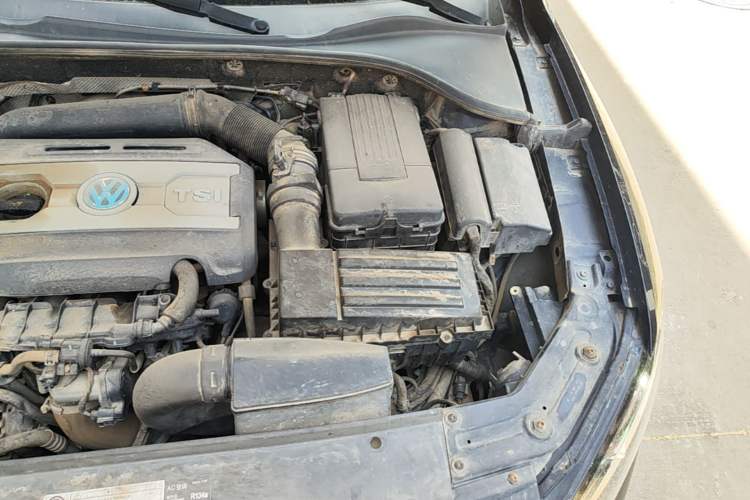 Used Volkswagen Passat 2013 1.8TSI DSG Prestige Edition Engine Bay Left