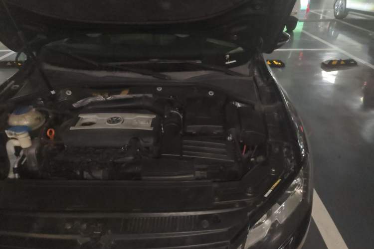 Used Volkswagen Passat 2013 1.8TSI DSG Ultimate Edition Engine Bay Left