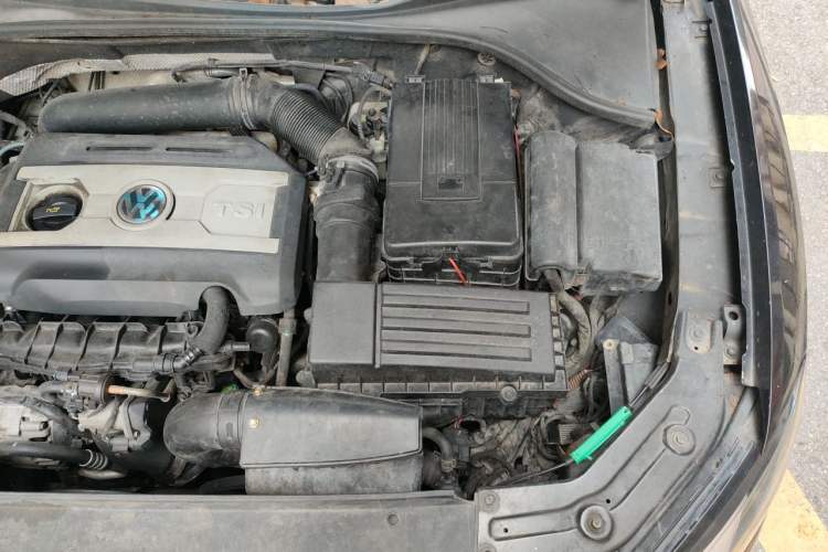 Used Volkswagen Passat 2013 1.8TSI DSG Prestige Edition Engine Bay Left