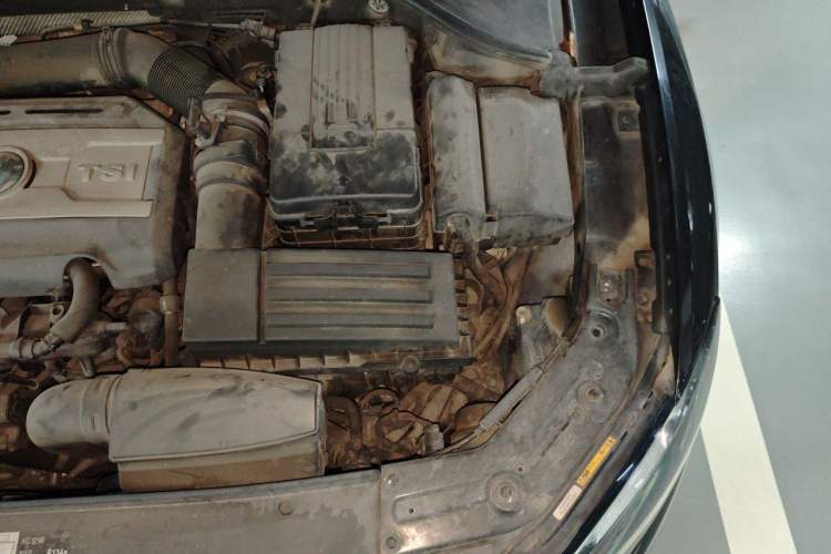 Used Volkswagen Passat 2013 1.8TSI DSG Prestige Edition Engine Bay Left
