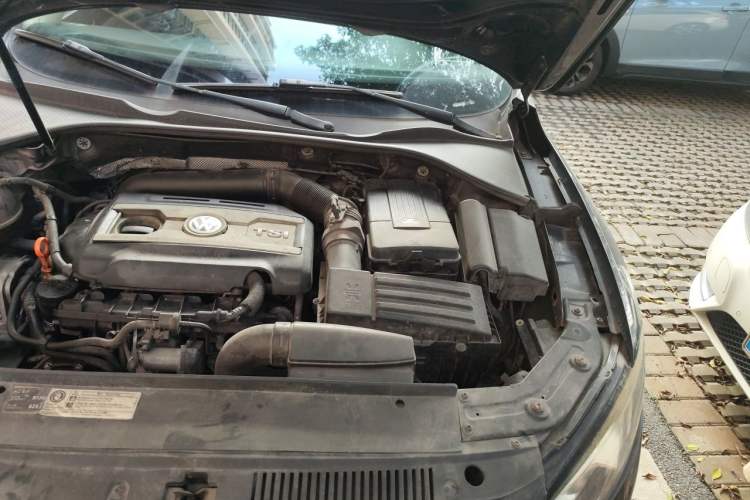 Used Volkswagen Passat 2013 1.8TSI DSG Prestige Edition Engine Bay Left