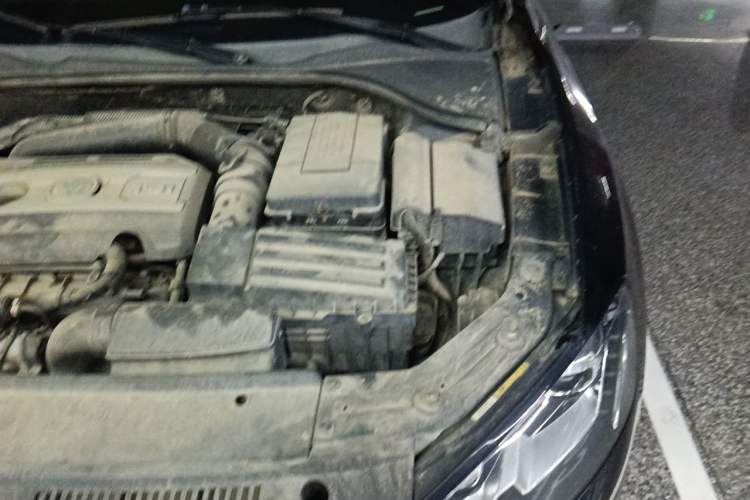Used Volkswagen Passat 2013 1.8TSI DSG Prestige Edition Engine Bay Left