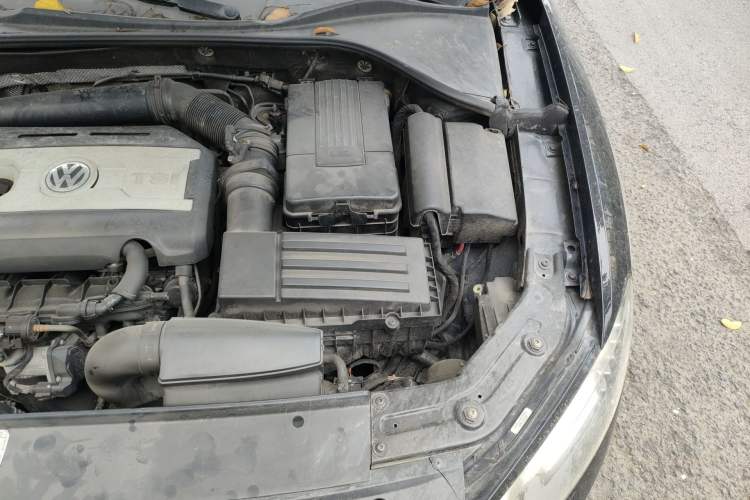 Used Volkswagen Passat 2013 1.8TSI DSG Prestige Edition Engine Bay Left