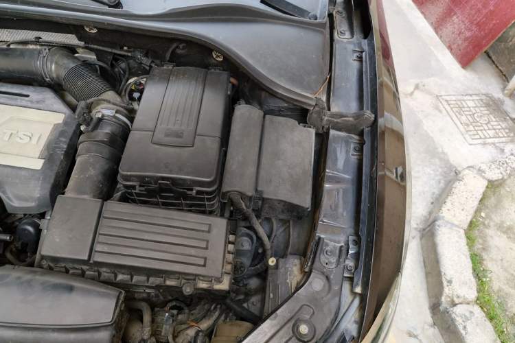 Used Volkswagen Passat 2013 1.8TSI DSG Ultimate Edition Engine Bay Left