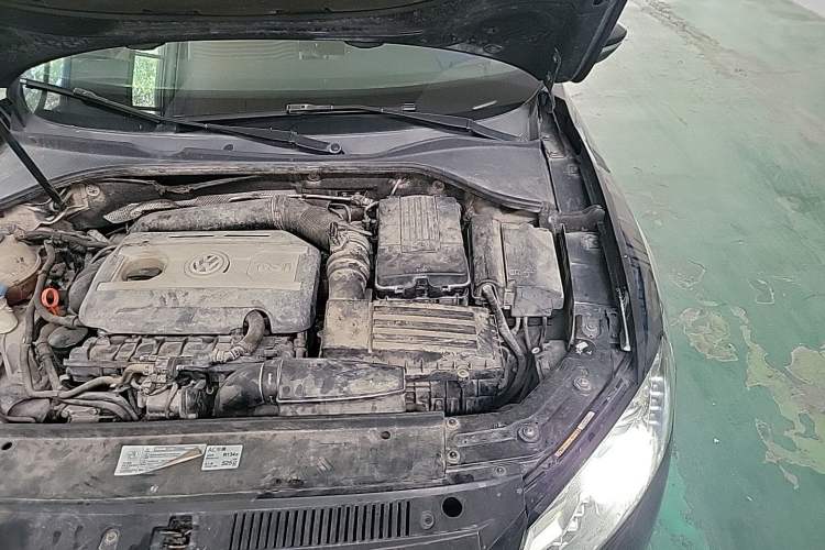 Used Volkswagen Passat 2013 1.8TSI DSG Prestige Edition Engine Bay Left