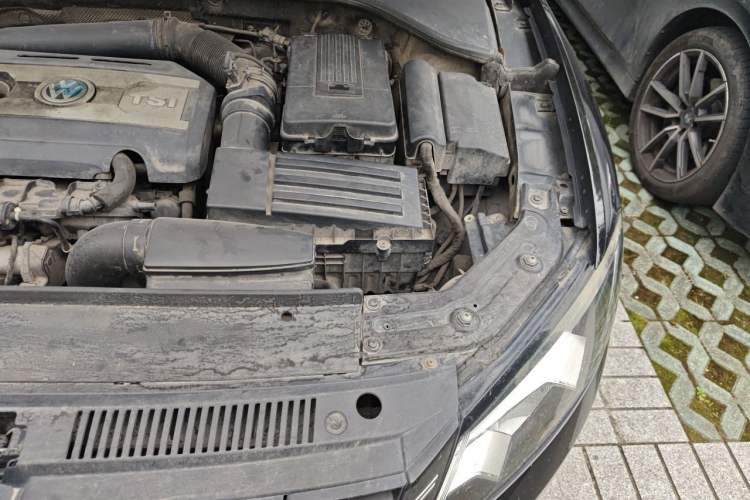 Used Volkswagen Passat 2013 1.8TSI DSG Prestige Edition Engine Bay Left