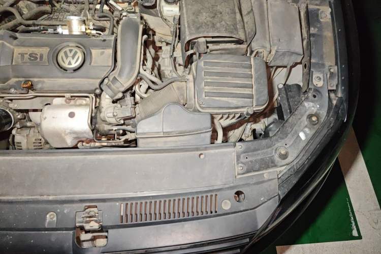 Used Volkswagen Passat 2013 1.4 TSI DSG BlueMotion Edition Engine Bay Left
