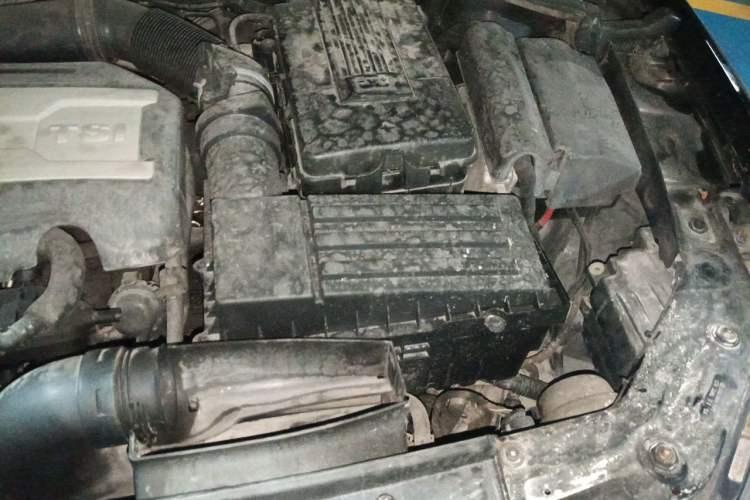 Used Volkswagen Passat 2013 1.8TSI DSG Prestige Edition Engine Bay Left