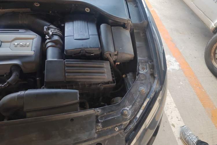 Used Volkswagen Passat 2013 1.8TSI DSG Prestige Edition Engine Bay Left