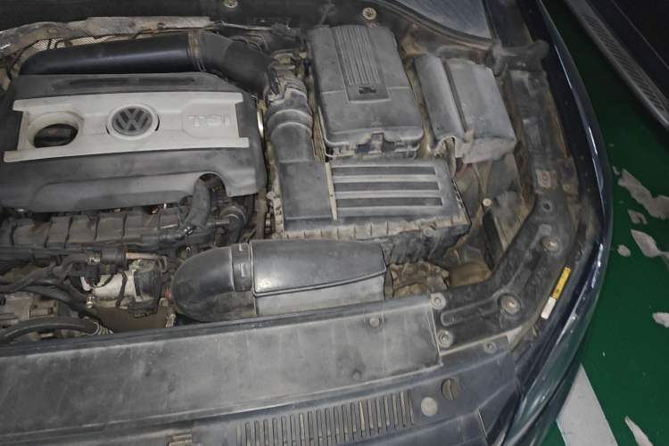 Used Volkswagen Passat 2013 1.8TSI DSG Prestige Edition Engine Bay Left