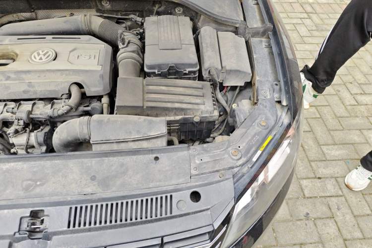 Used Volkswagen Passat 2013 1.8TSI DSG Prestige Edition Engine Bay Left