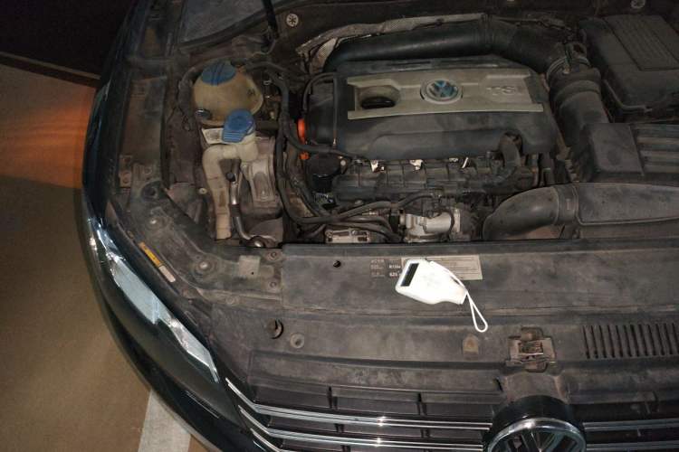 Used Volkswagen Passat 2013 1.8TSI DSG Prestige Edition Engine Bay Right
