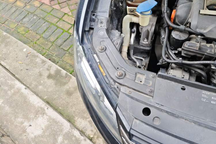 Used Volkswagen Passat 2013 1.8TSI DSG Prestige Edition Engine Bay Right