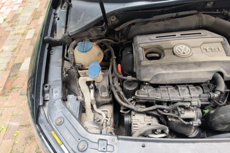 Used Volkswagen Passat 2013 1.8TSI DSG Ultimate Edition Engine Bay Right