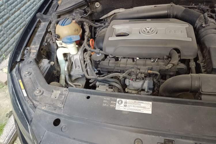 Used Volkswagen Passat 2013 1.8TSI DSG Ultimate Edition Engine Bay Right