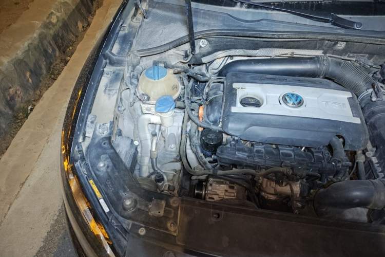 Used Volkswagen Passat 2013 1.8TSI DSG Prestige Edition Engine Bay Right
