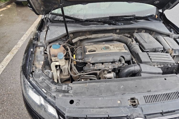 Used Volkswagen Passat 2013 1.8TSI DSG Prestige Edition Engine Bay Right
