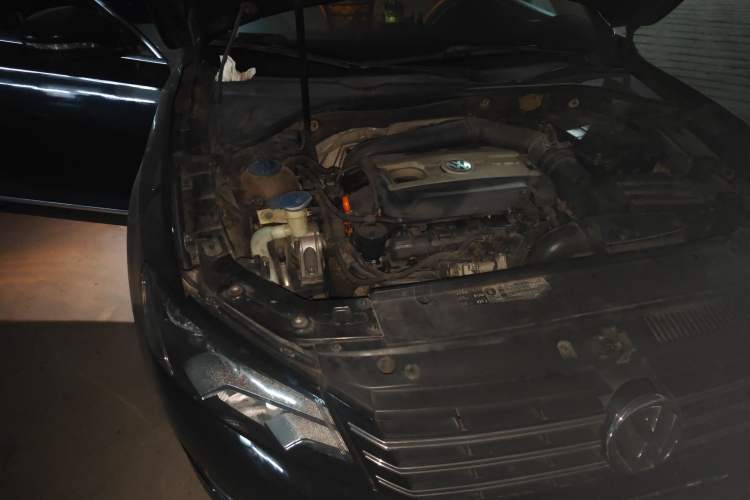 Used Volkswagen Passat 2013 1.8TSI DSG Prestige Edition Engine Bay Right