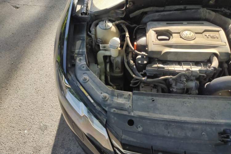 Used Volkswagen Passat 2013 1.8TSI DSG Prestige Edition Engine Bay Right