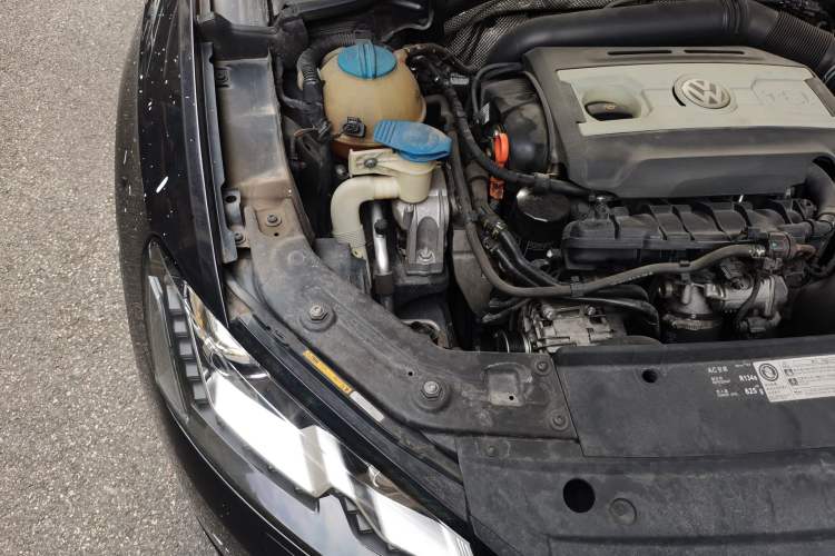 Used Volkswagen Passat 2013 1.8TSI DSG Prestige Edition Engine Bay Right