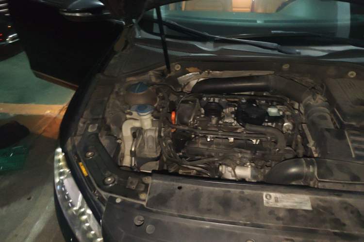 Used Volkswagen Passat 2013 1.8TSI DSG Prestige Edition Engine Bay Right