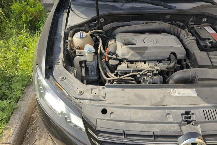 Used Volkswagen Passat 2013 1.8TSI DSG Prestige Edition Engine Bay Right