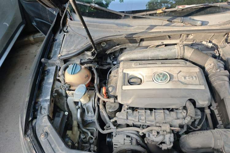 Used Volkswagen Passat 2013 1.8TSI DSG Prestige Edition Engine Bay Right