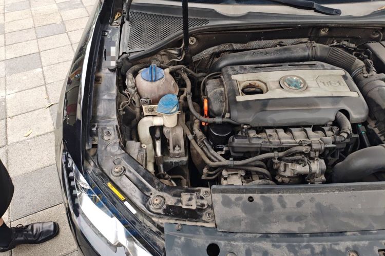 Used Volkswagen Passat 2013 1.8TSI DSG Ultimate Edition Engine Bay Right