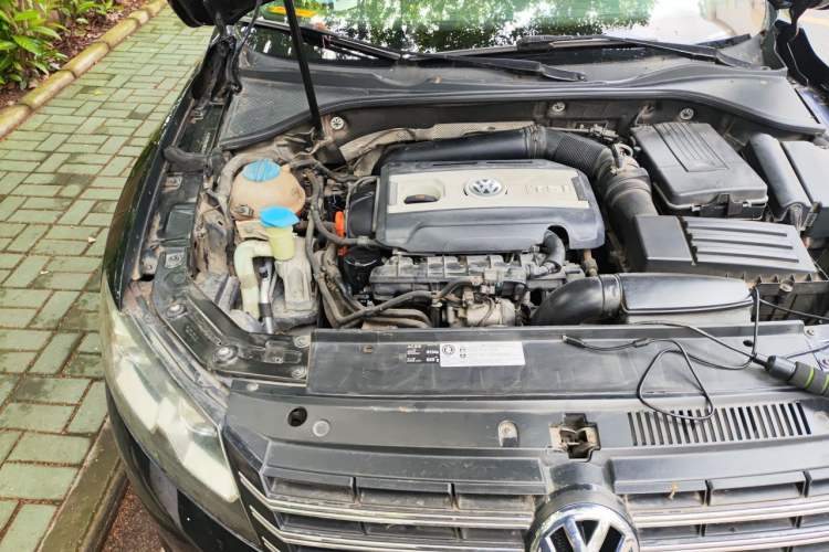 Used Volkswagen Passat 2013 1.8TSI DSG Prestige Edition Engine Bay Right
