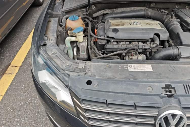 Used Volkswagen Passat 2013 1.8TSI DSG Prestige Edition Engine Bay Right