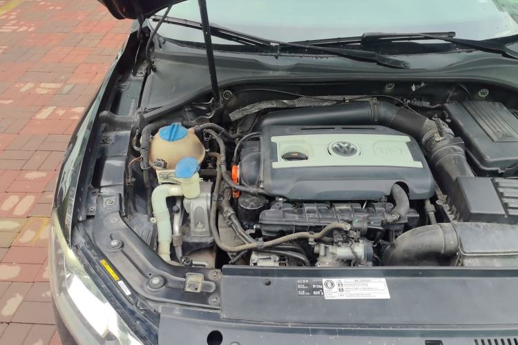 Used Volkswagen Passat 2013 1.8TSI DSG Prestige Edition Engine Bay Right