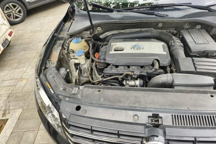 Used Volkswagen Passat 2013 1.8TSI DSG Prestige Edition Engine Bay Right