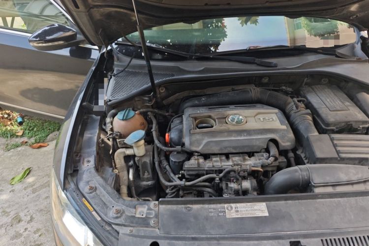 Used Volkswagen Passat 2013 1.8TSI DSG Prestige Edition Engine Bay Right