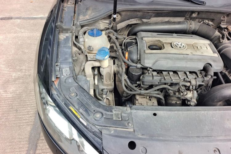 Used Volkswagen Passat 2013 1.8TSI DSG Ultimate Edition Engine Bay Right