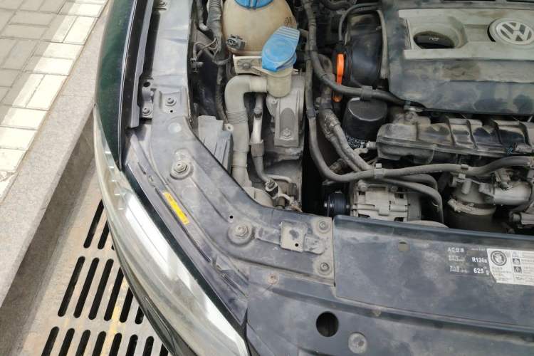 Used Volkswagen Passat 2013 2.0 TSI DSG Ultimate Edition Engine Bay Right