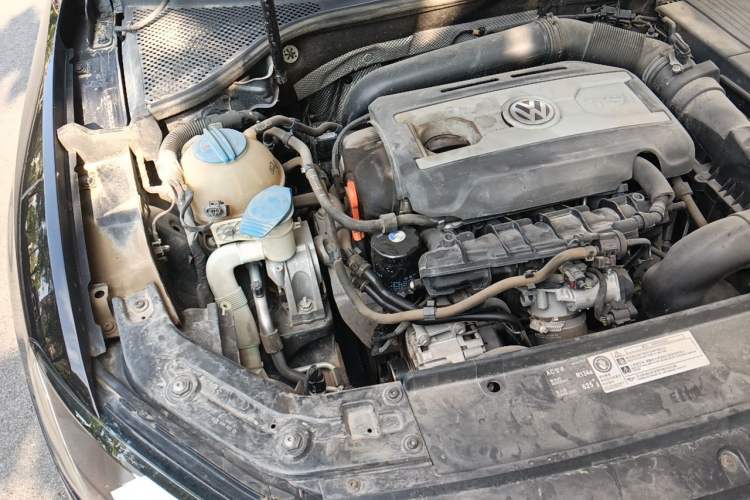 Used Volkswagen Passat 2013 1.8TSI DSG Prestige Edition Engine Bay Right