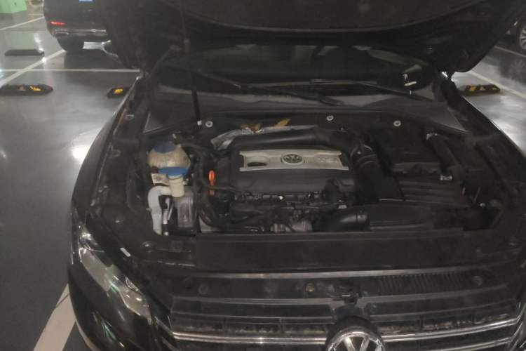 Used Volkswagen Passat 2013 1.8TSI DSG Ultimate Edition Engine Bay Right