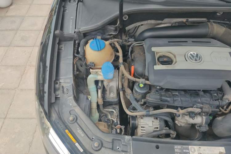 Used Volkswagen Passat 2013 1.8TSI DSG Prestige Edition Engine Bay Right