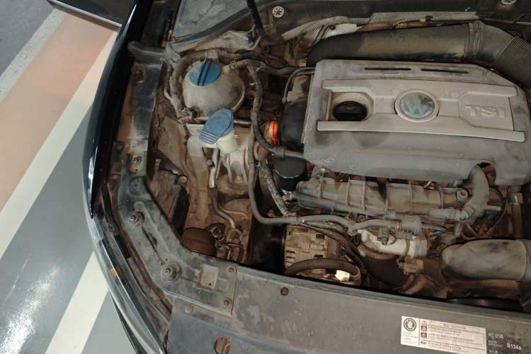 Used Volkswagen Passat 2013 1.8TSI DSG Prestige Edition Engine Bay Right
