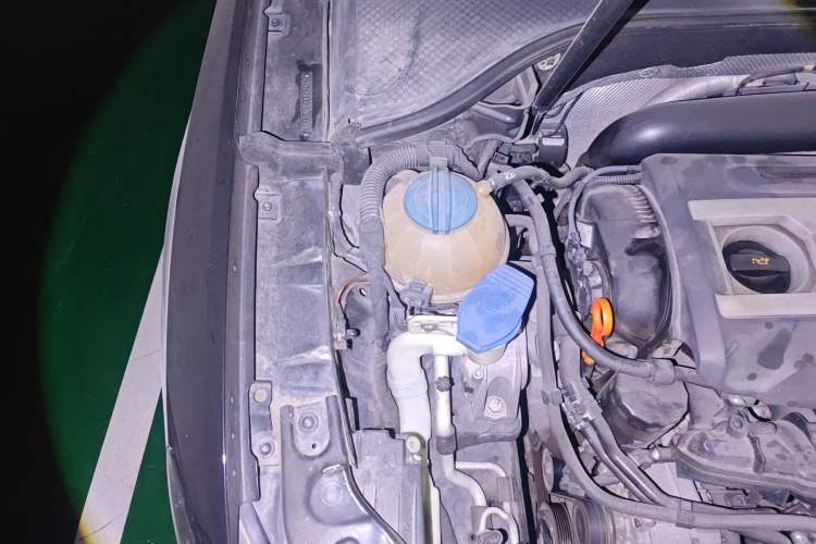 Used Volkswagen Passat 2013 1.8TSI DSG Prestige Edition Engine Bay Right