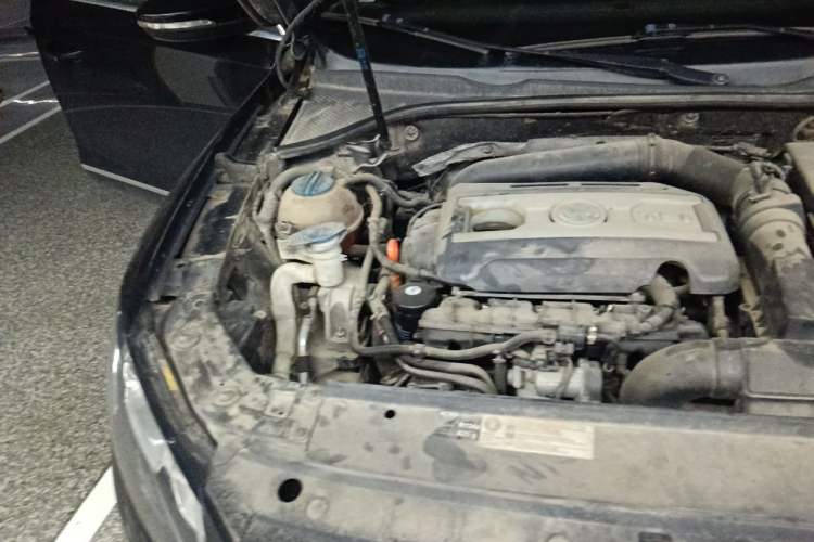 Used Volkswagen Passat 2013 1.8TSI DSG Prestige Edition Engine Bay Right